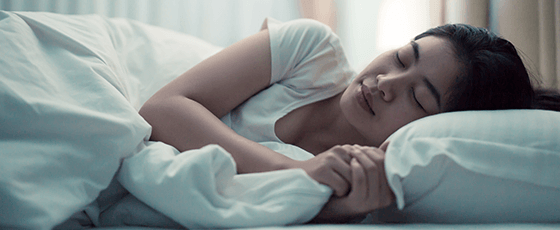 睡眠に最適な音楽・音は?眠れない人のためのリラックス方法を紹介!